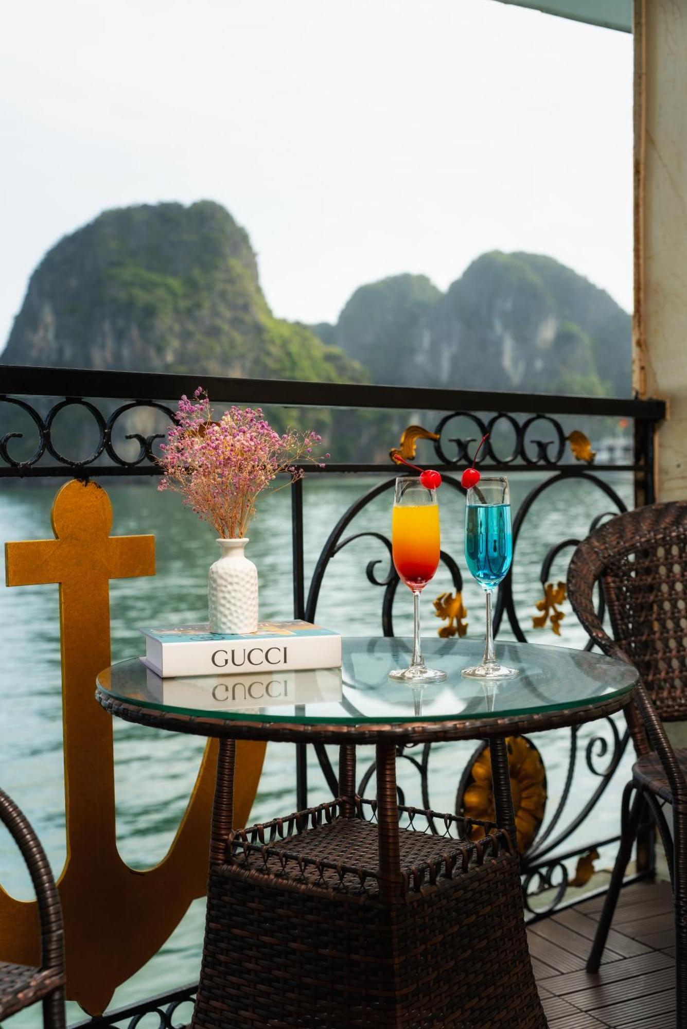 Halong Aquamarine Royal Cruise Hotel Hạ Long-öböl Kültér fotó
