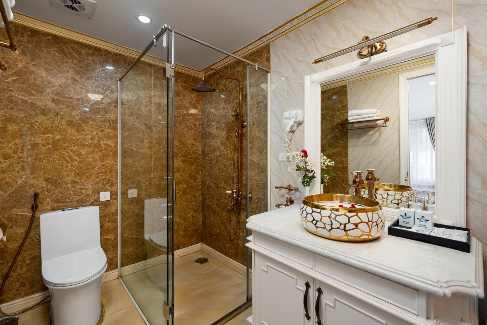 Halong Aquamarine Royal Cruise Hotel Hạ Long-öböl Kültér fotó